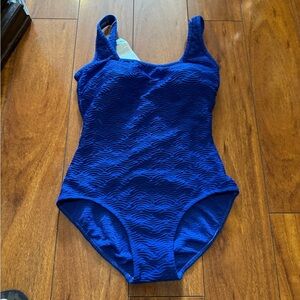 NWT  gottex women swiming one pieces